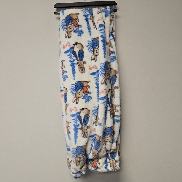 Peter Rabbit Decorative Throw Blanket - Picture 2 of 5